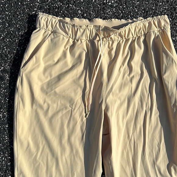 lululemon athletica Cream Pants‎ - Picture 2 of 4